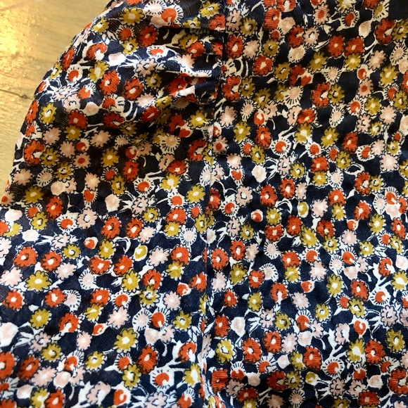 Very feminine and soft floral mid length ( above knee). - Picture 4 of 8